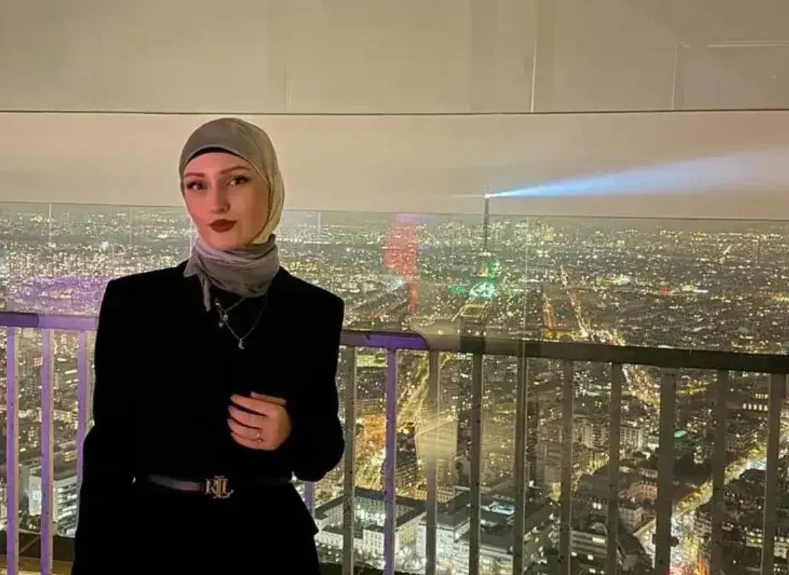 Nga auditorët e ekonomikut në Londër: vajza shqiptare me shami që po ndërton markën e saj të hixhabeve