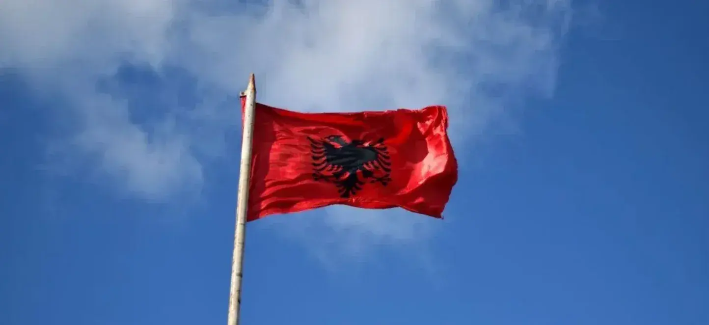 Protestat në Tiranë nën akuzë për devijim: kush po i kontrollon kauzat qytetare?