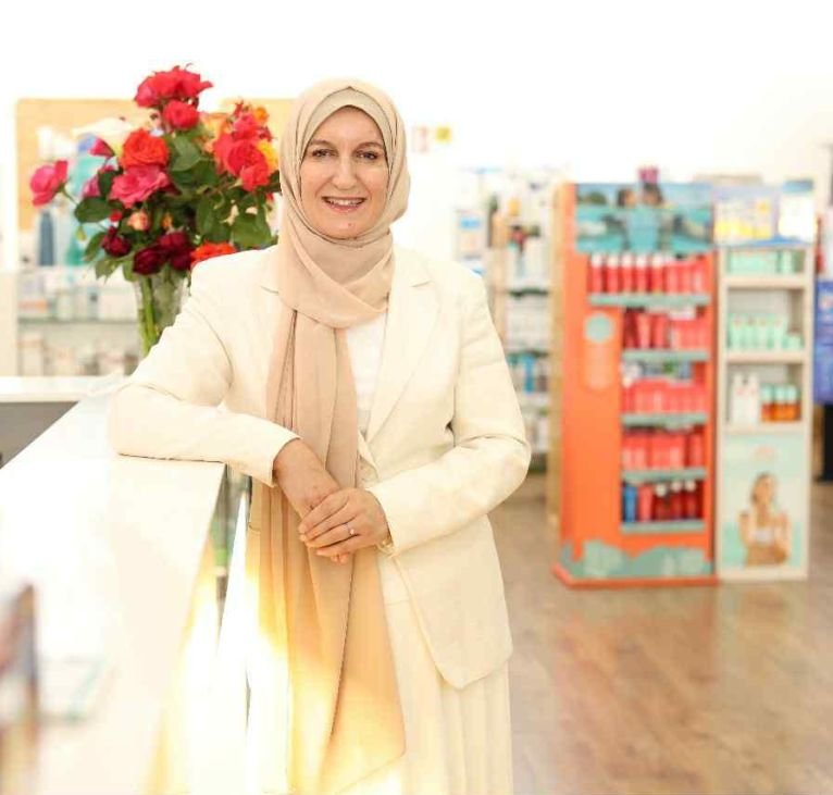 Zamira Braushi farmaciste dhe fizikante