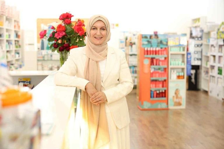 Zamira Braushi farmaciste dhe fizikante